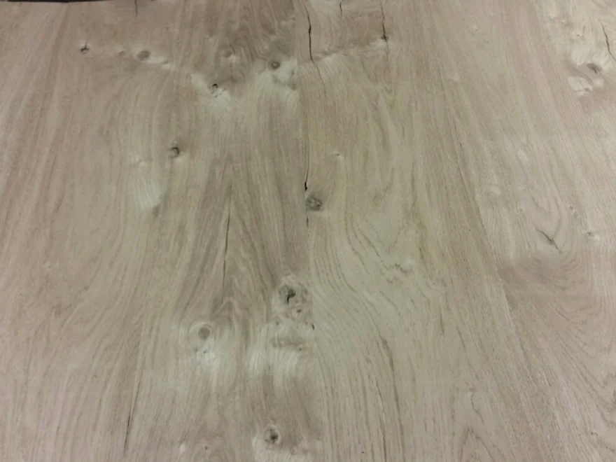 Furnierfixmaß mit durchgehender Maserung