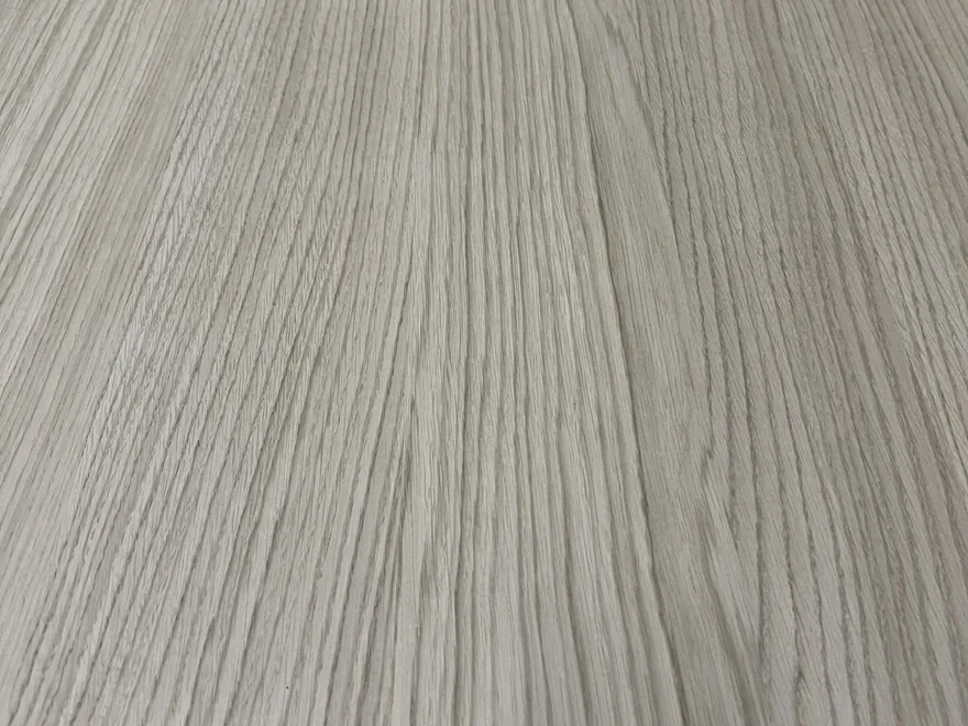 Edelfurnierte Platten